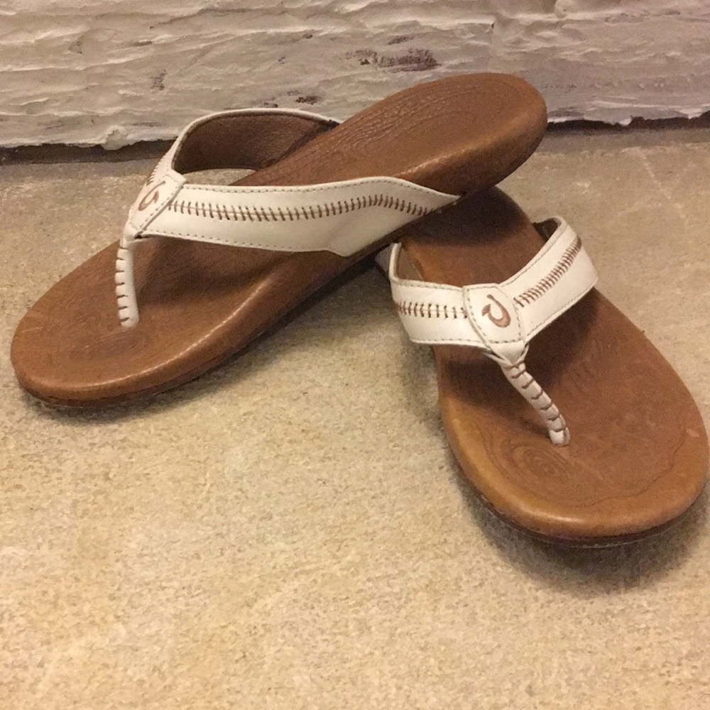 OluKai leather flip flops white size 7